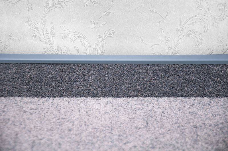 Плинтус для ковролина "Korner" Listwa графит (2500*13,8*50 мм) — купить в Кемерово