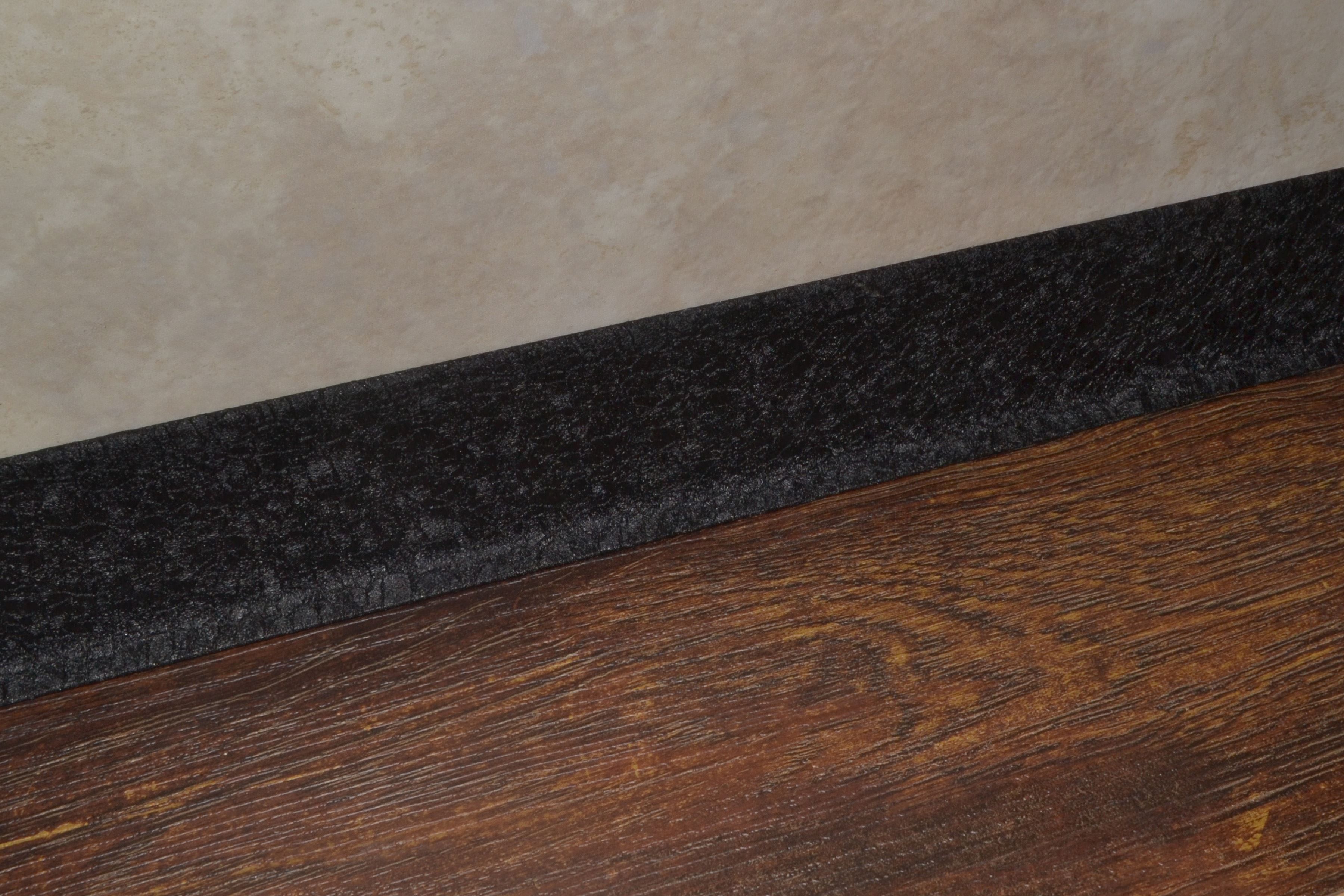 Плинтус алюминиевый L-образный текстура кожи черная (2500*11*60 мм) — купить в Кемерово