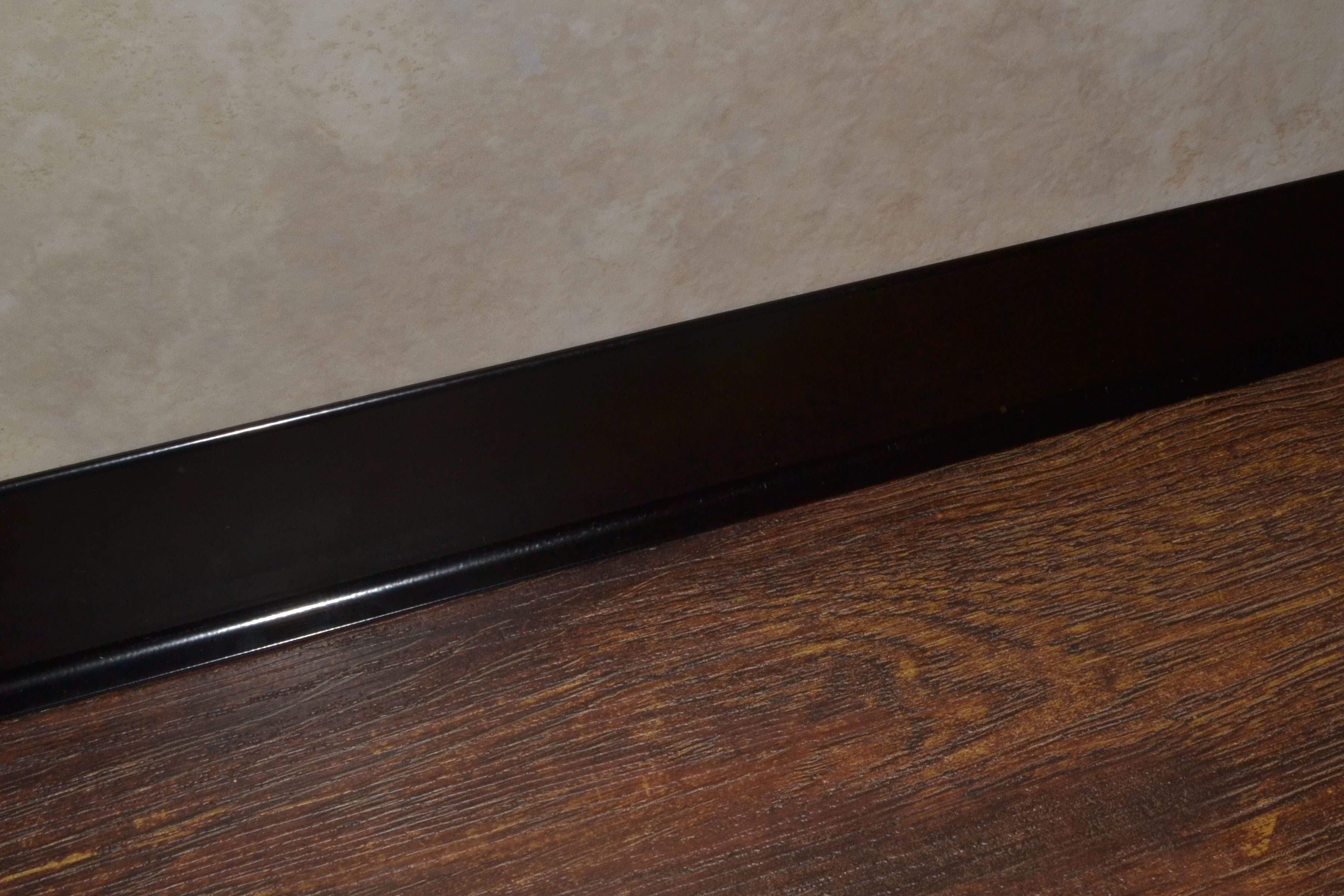 Плинтус алюминиевый L-образный черный (2500*11*60 мм) — купить в Кемерово